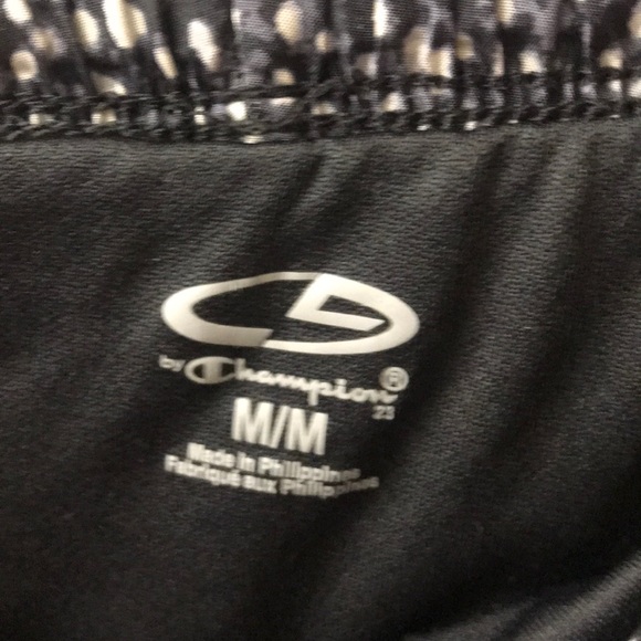 Women’s Medium Champion Running Shorts - Picture 2 of 3